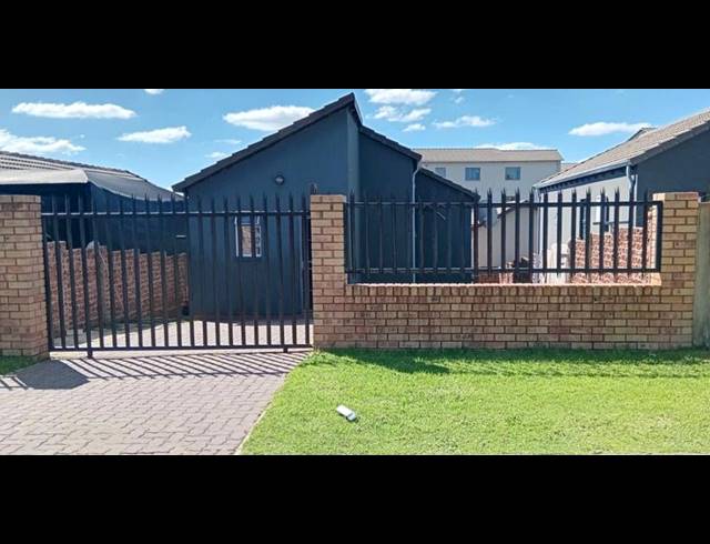 2 BEDROOM HOUSE FOR SALE IN SOUTH HILLS